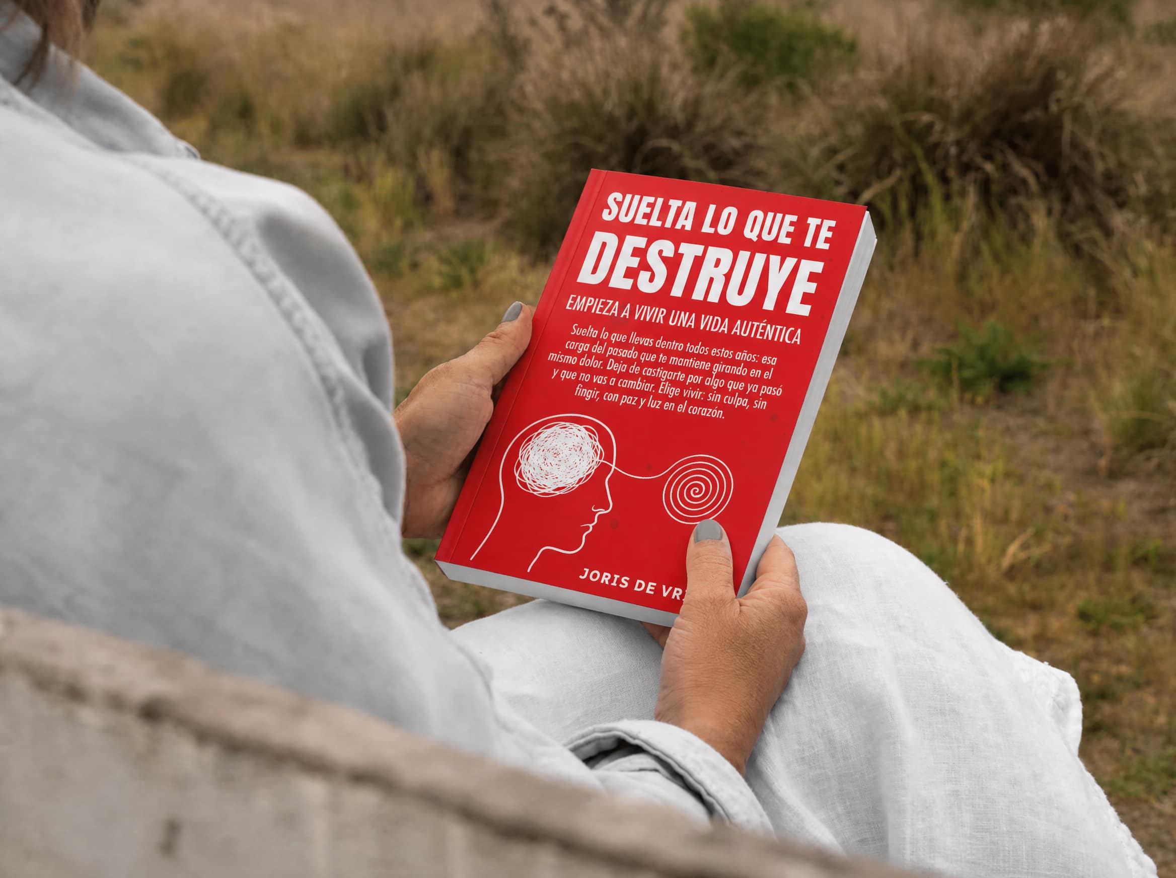 Uma leitora com Larga o que te destrói ao ar livre